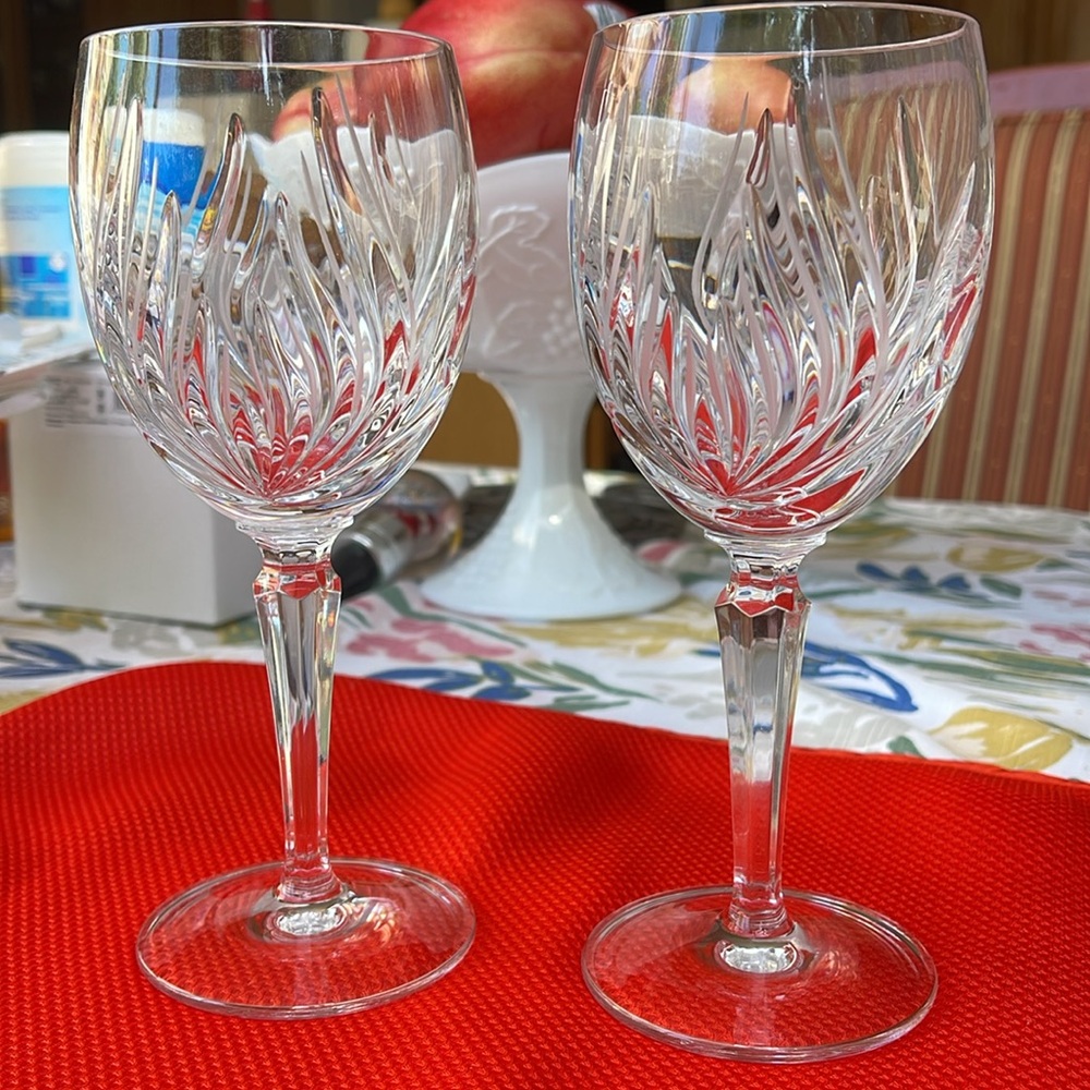 Set of two vintage discontinued Gorham Crystal wine glasses , goblets signed - Picture 3 of 3